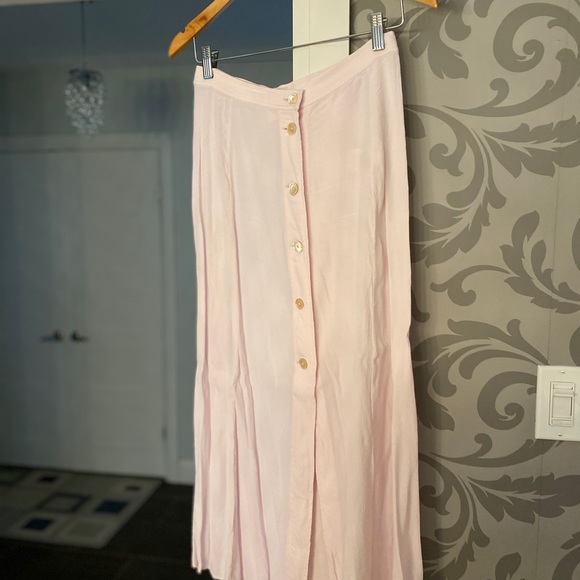 Aritzia Amalie skirt. Size 6. Light pink. EUC - Picture 11 of 11